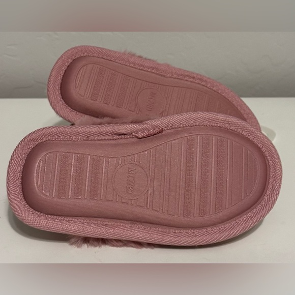 Cat & Jack girls Cozy Pink Kids Slippers - Picture 4 of 4